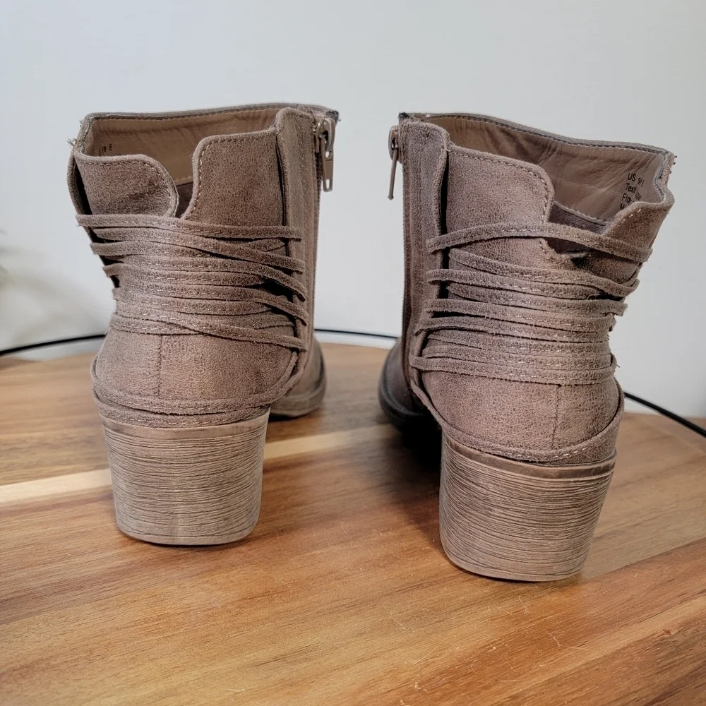 Very Volatile Vegan Leather Ankle Boots Size 8